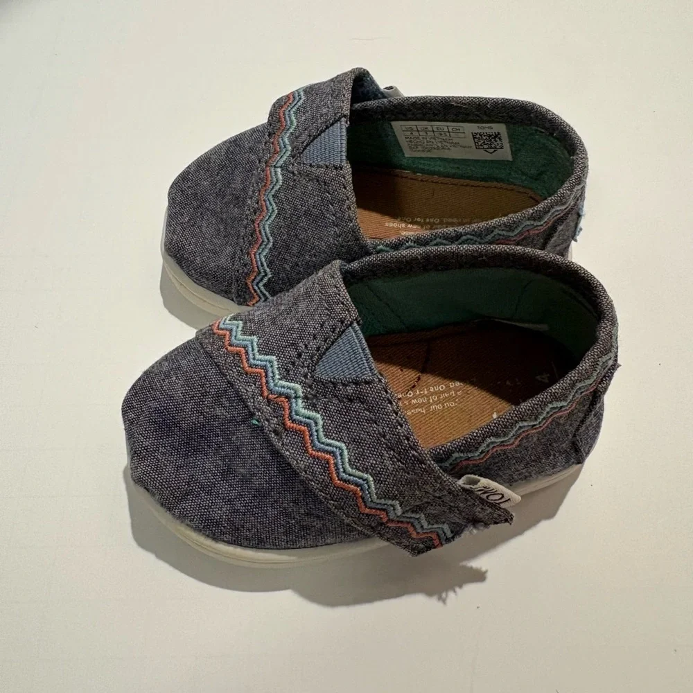 TOMS Tiny Bimini Slip-On Shoes, size T4.